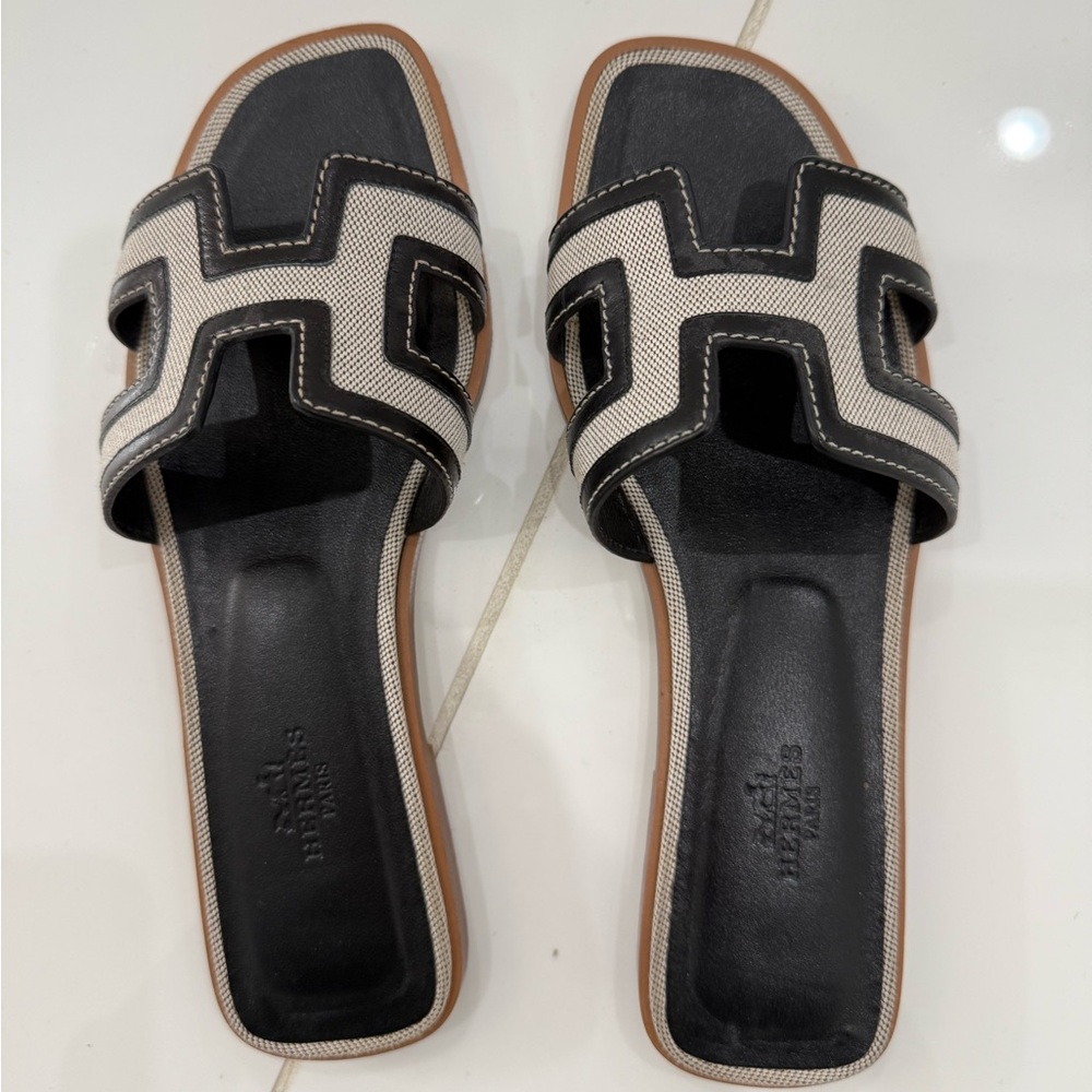 Hermes Oran sandals. Size 37.5, worn once. Authentic